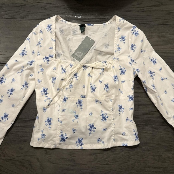 wild fable Tops - NWT Wild Fable Women’s Floral Square-Neck Top in White and Blue
